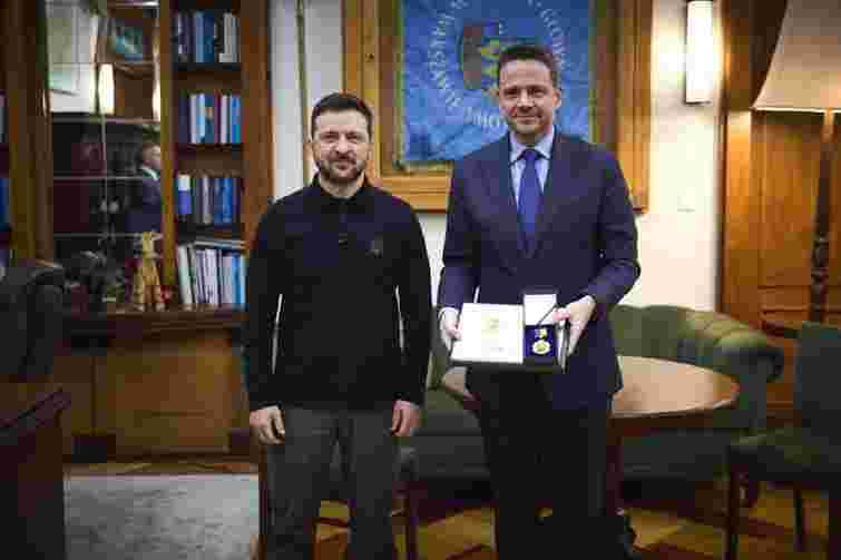 Володимир Зеленський вручив меру Варшави почесну відзнаку «Місто-рятівник»