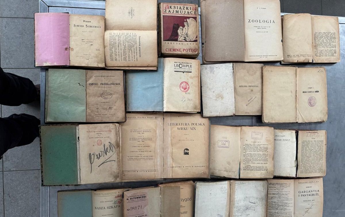 Львівські митники затримали поляка за контрабанду раритетних книжок