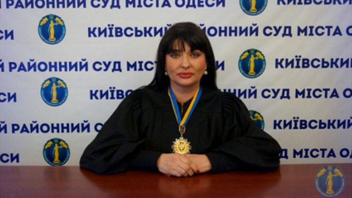 Мобілізовану до ЗСУ суддю-хабарницю з Одеси викрили на пияцтві у військовій частині