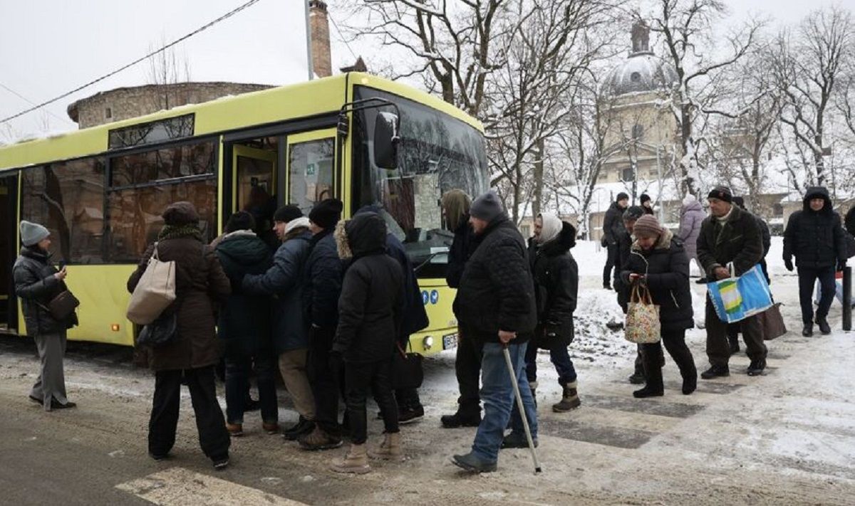 Бездомні на вулиці взимку: виклик для міста та громади?