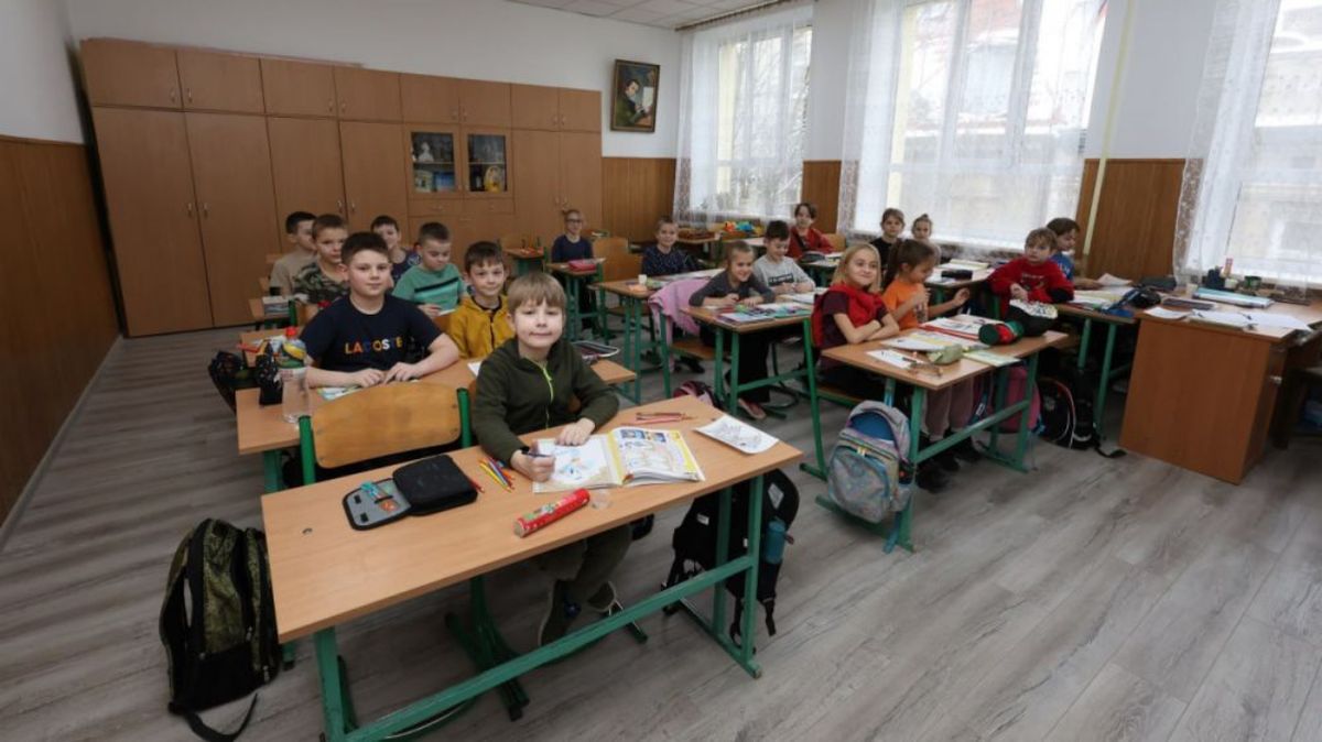 У Львові відбудували приміщення ліцею, яке пошкодили під час російського обстрілу