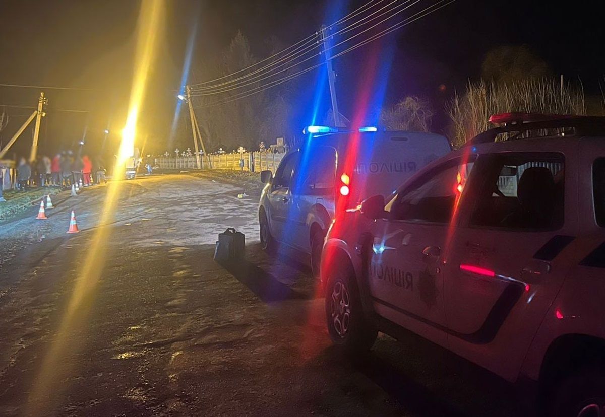 На Буковині пʼяний водій буса збив на смерть двох пішоходів