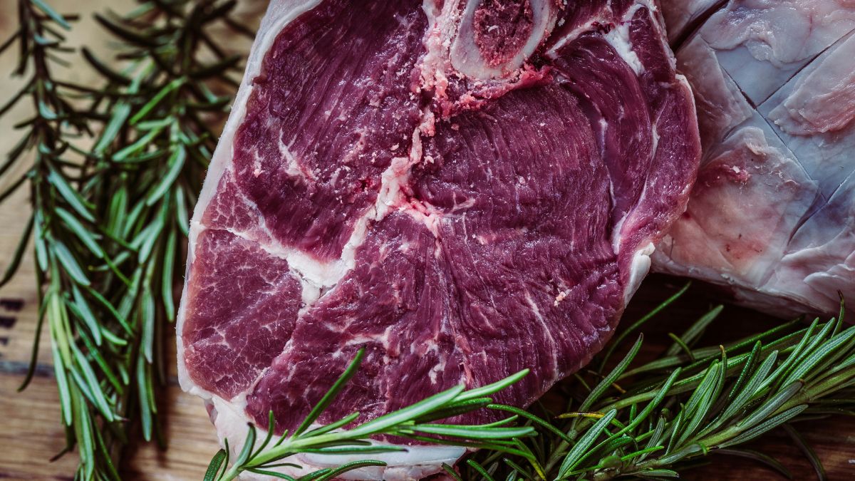 Мити чи не мити м'ясо перед приготуванням: що кажуть професійні кухарі
