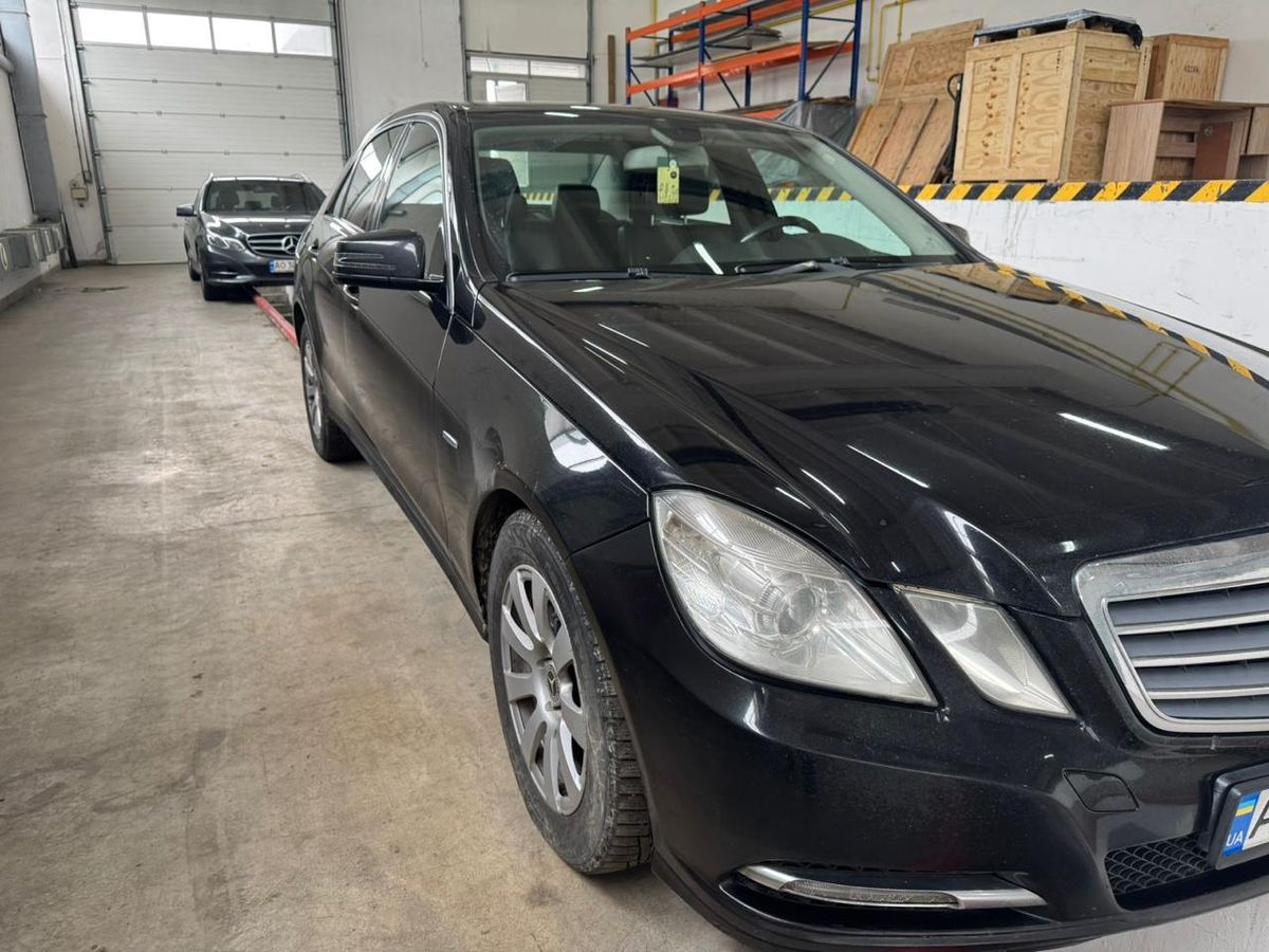 У літнього подружжя із Закарпаття вилучили два Mercedes бізнес-класу за контрабанду сигарет