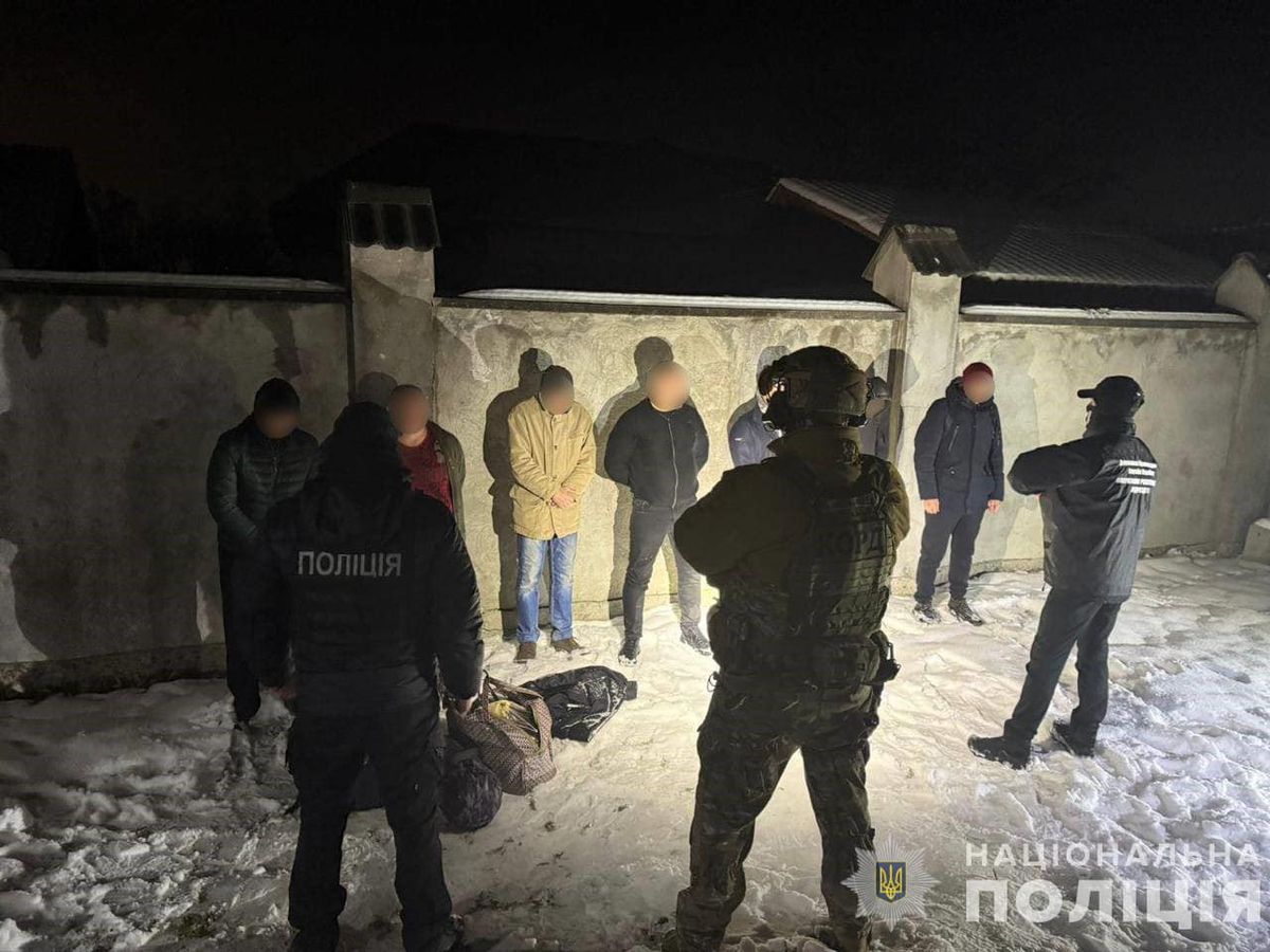 На Закарпатті на гарячому затримали переправників з трьома ухилянтами