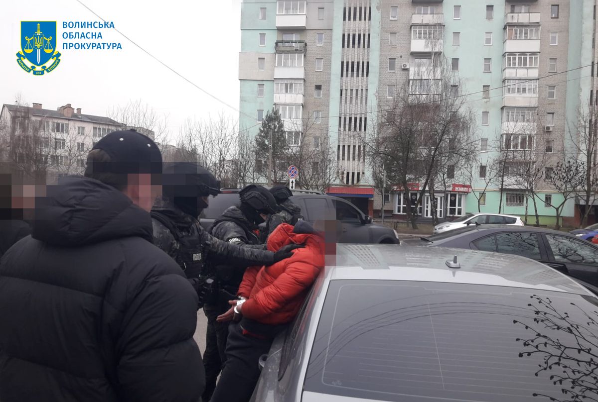 Патрульного з Волині викрили на переправленні ухилянта до Молдови за 14 тис. доларів