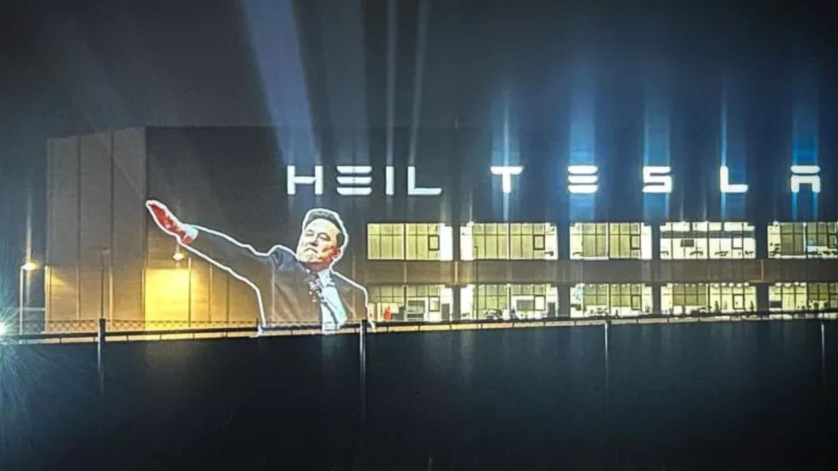 У Берліні на фасад заводу Tesla спроектували нацистське вітання Ілона Маска