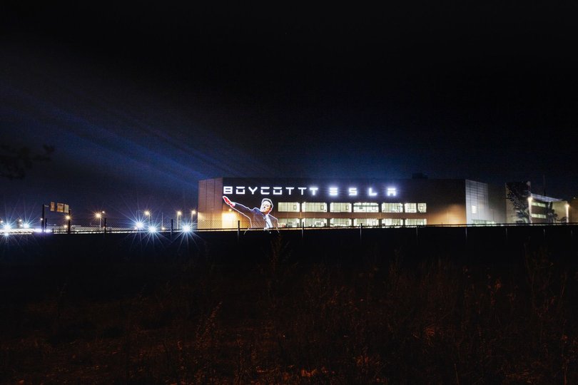 Активісти закликали бойкотувати Tesla