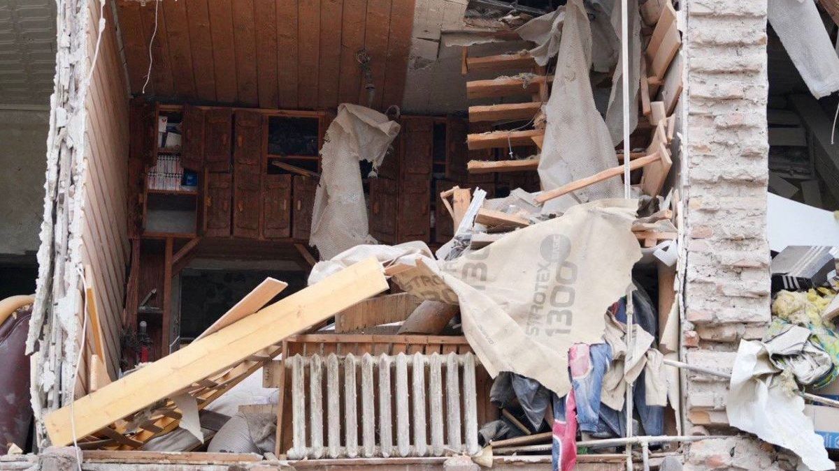 Росіяни вночі випустили по Україні 4 балістичні ракети та 92 БпЛА