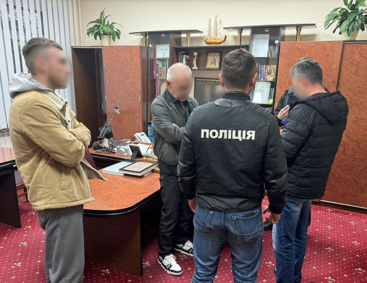 Підозрюваного в хабарництві керівника Тернопільської психлікарні відсторонили