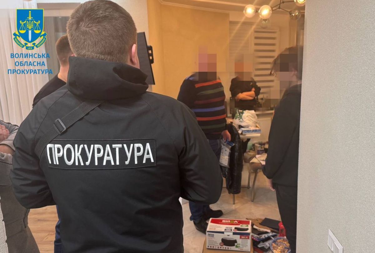На Волині працівник поліції вимагав у бізнесмена відкат за перемогу в тендері 