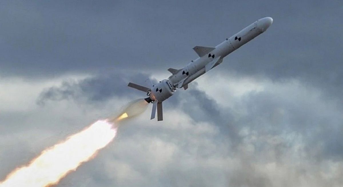 Росіяни вночі атакували Україну двома ракетами та 61 безпілотником 