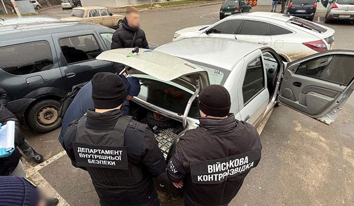На Тернопільщині сапер ДСНС вимагав $16 000 за переправлення ухилянта за кордон