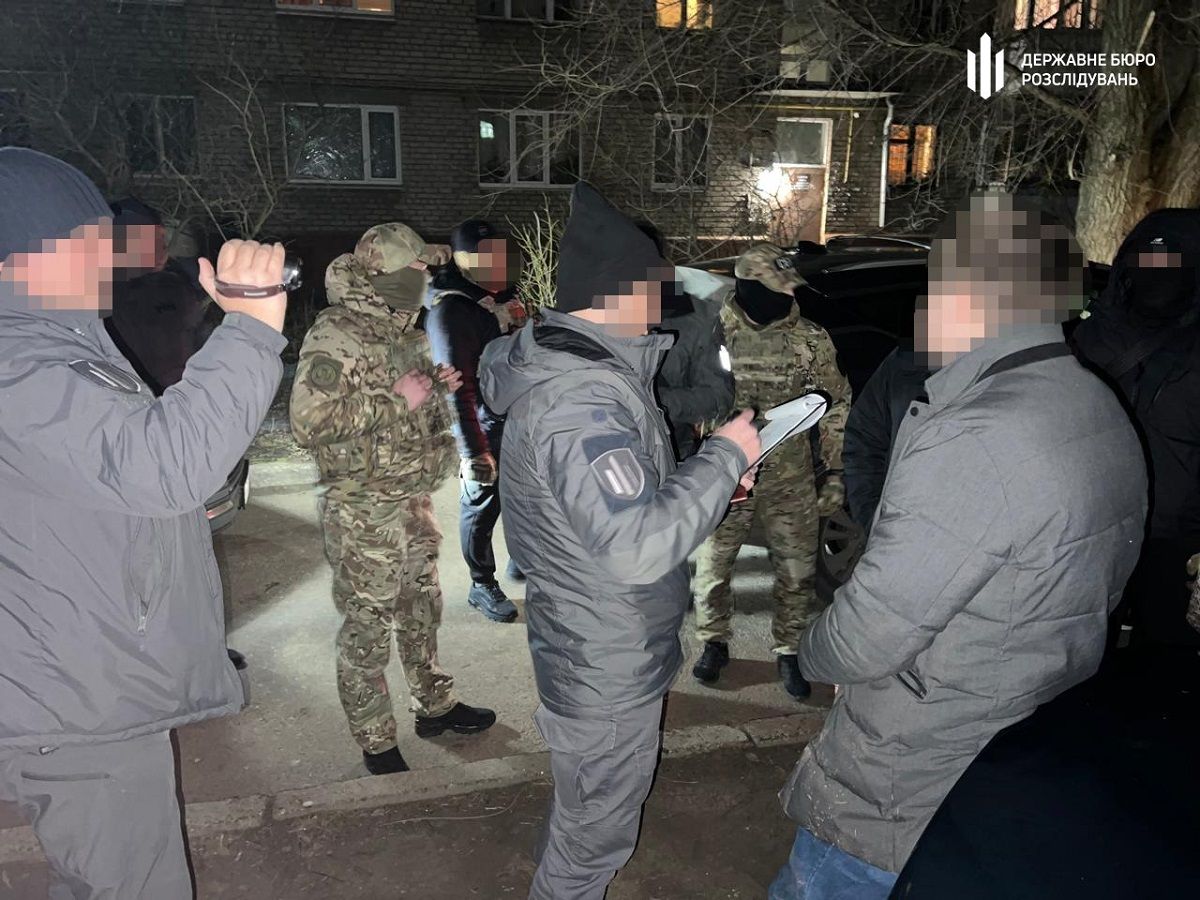 ДБР затримало подружжя, яке за 60 тис. грн допомагало військовим піти у СЗЧ