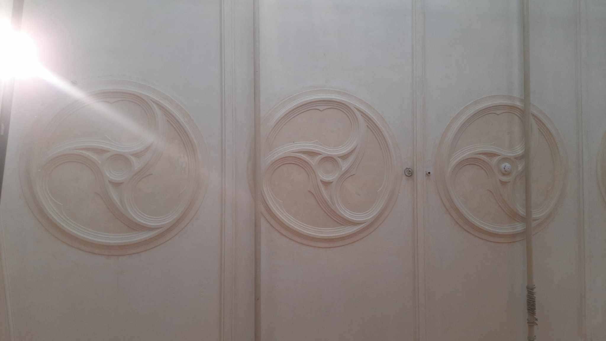 Неоготичні розети на стелі (фото ZAXID.NET)