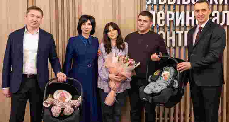 Із лікарні виписали першу в Україні двійню, народжену завдяки державній Програмі медгарантій