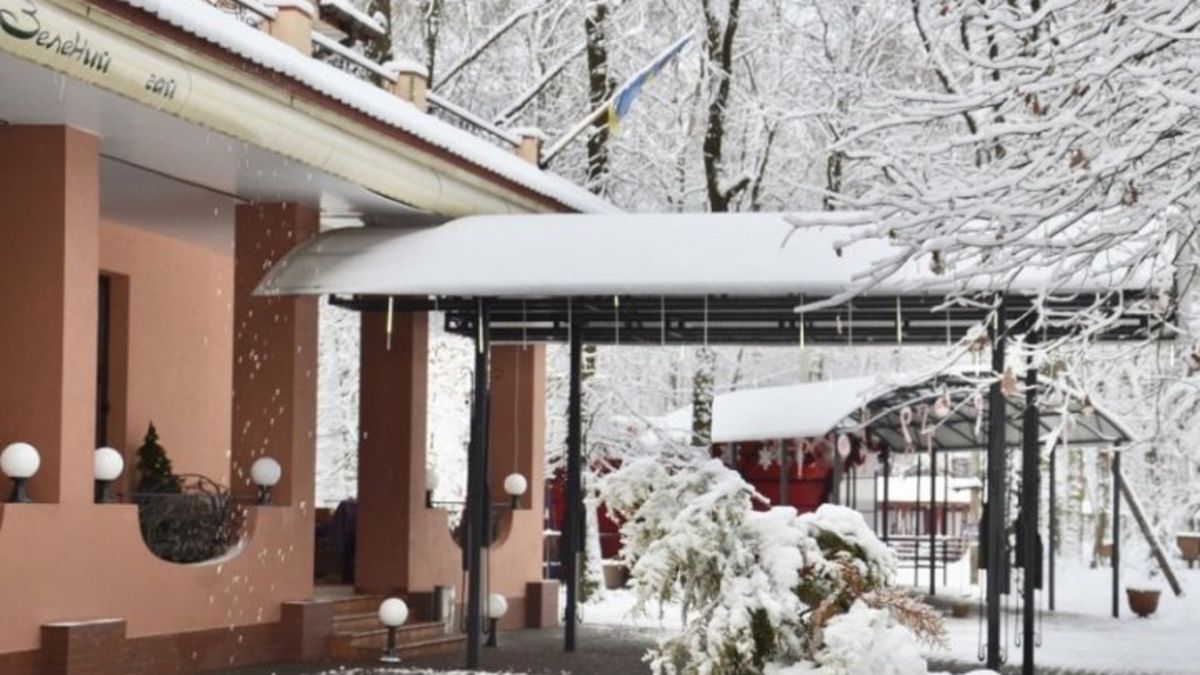 Після падіння з другого поверху готелю біля Луцька померла 38-річна жінка