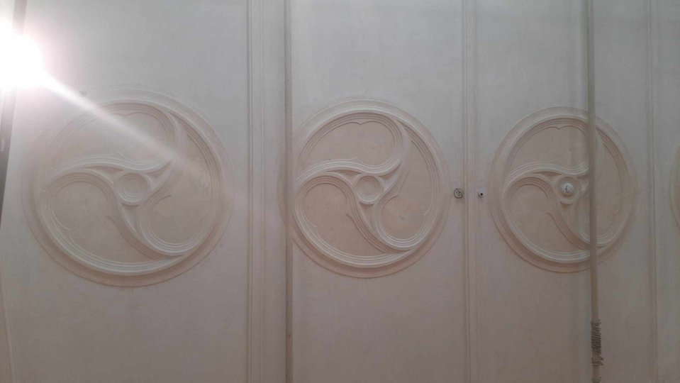 Неоготичні розети на стелі (фото ZAXID.NET)