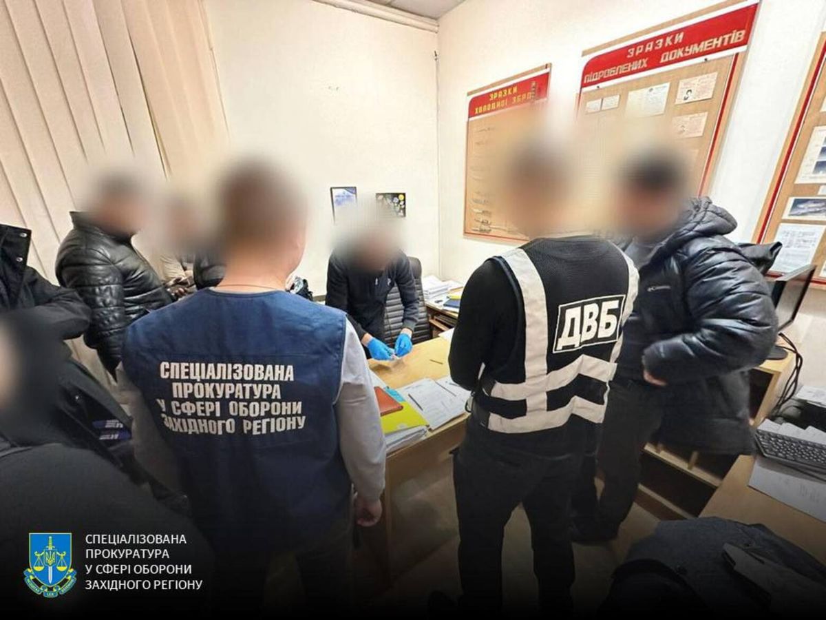 Хмельницького адвоката затримали під час передачі 1500 доларів хабара прокурору