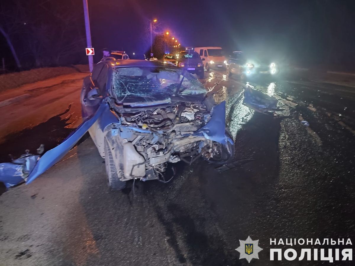 У Львові внаслідок лобового зіткнення автомобілів загинув водій