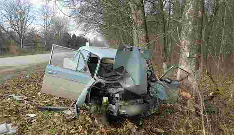 На Тернопільщині в ДТП  загинув водій, ще двоє пасажирів отримали важкі травми