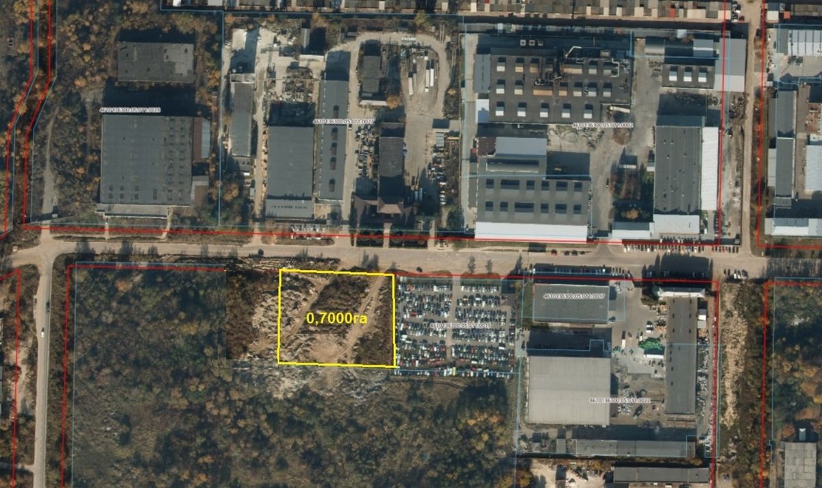 Міська рада відвела поліції землю під арештмайданчик для покинутих авто
