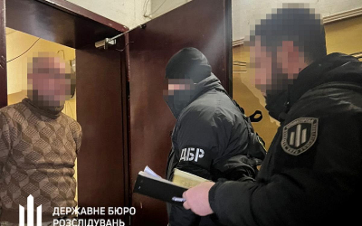 ДБР затримало трьох офіцерів за масштабну крадіжку пального з військової частини