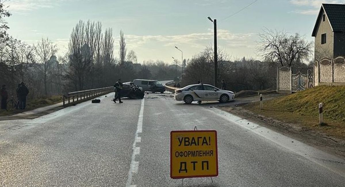 Біля Луцька у ДТП з мікроавтобусом загинув 27-річний пасажир легковика