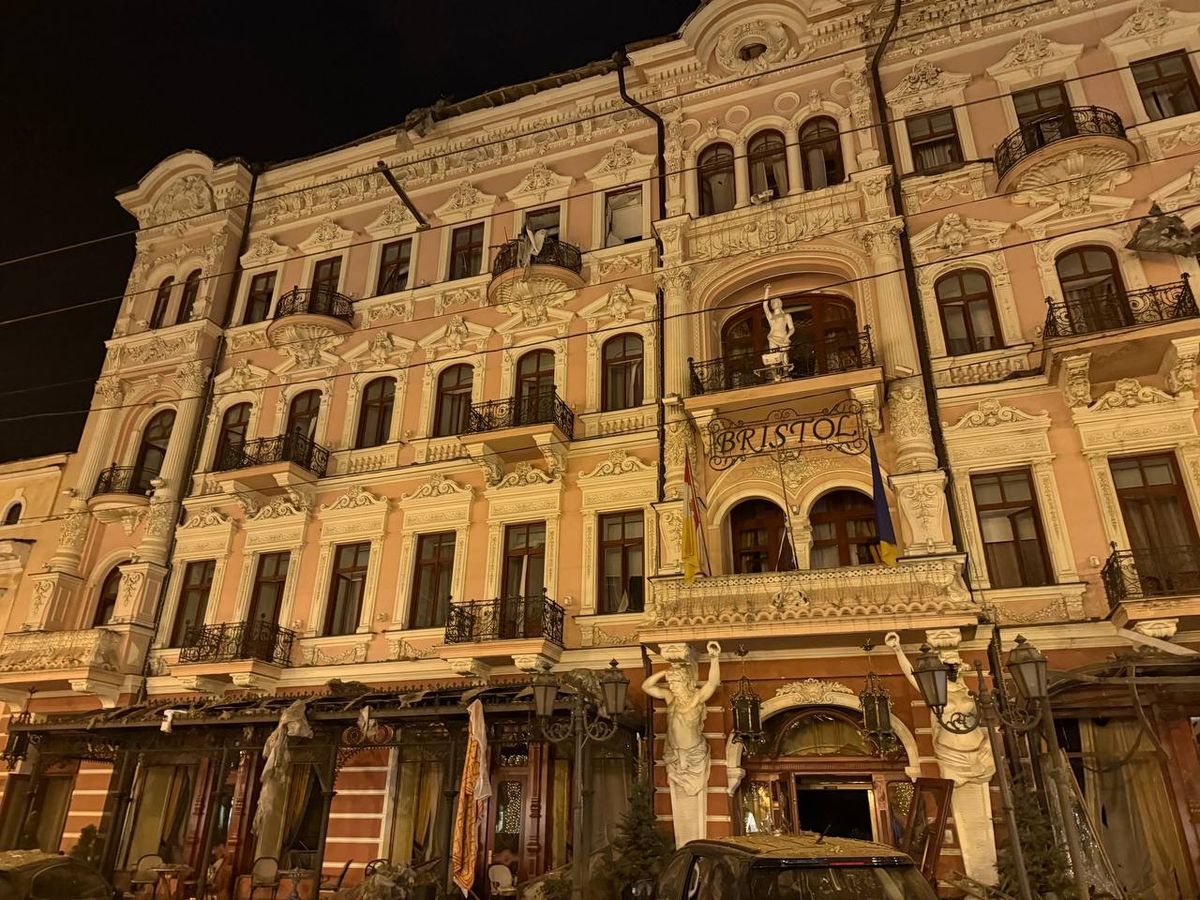 Росіяни ракетами атакували історичний центр Одеси, є постраждалі 
