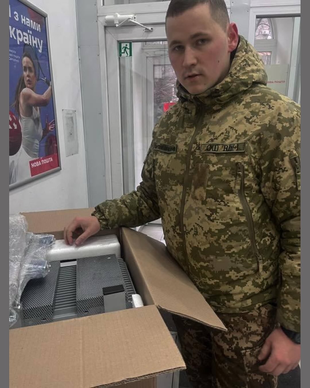 Буцімто військови Данило Машівський із нібито РЕБом (фото Тетяни Грізи)