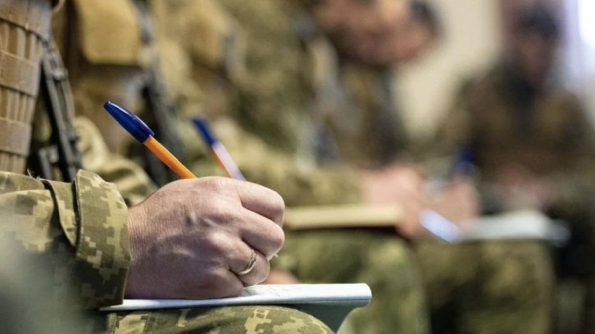 Уряд дозволив бронювання усіх медпрацівників та прокурорів САП