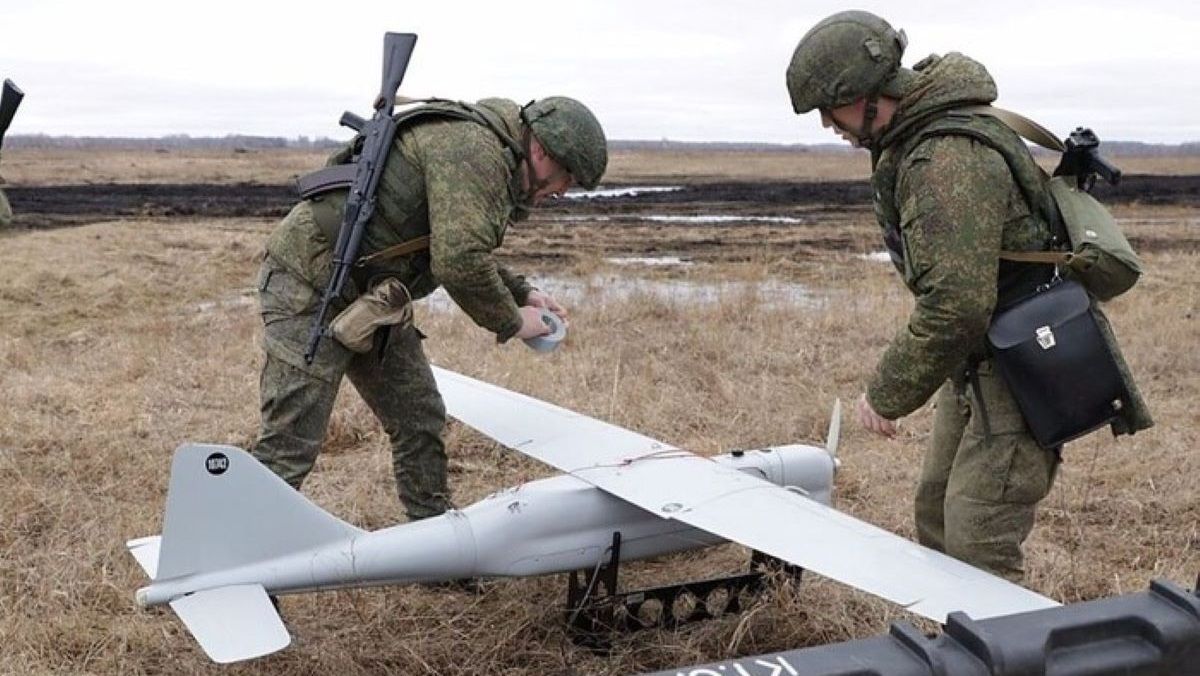 Росіяни розробили систему керування роєм БпЛА за допомогою одного пульта