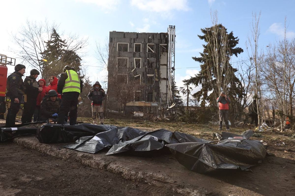 Росіяни вдарили балістичною ракетою по середмістю Ізюма, є загиблі