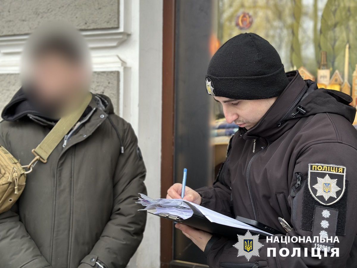 В Одесі затримали військового ТЦК на спробі за хабарі видалити ухилянтів з бази розшуку
