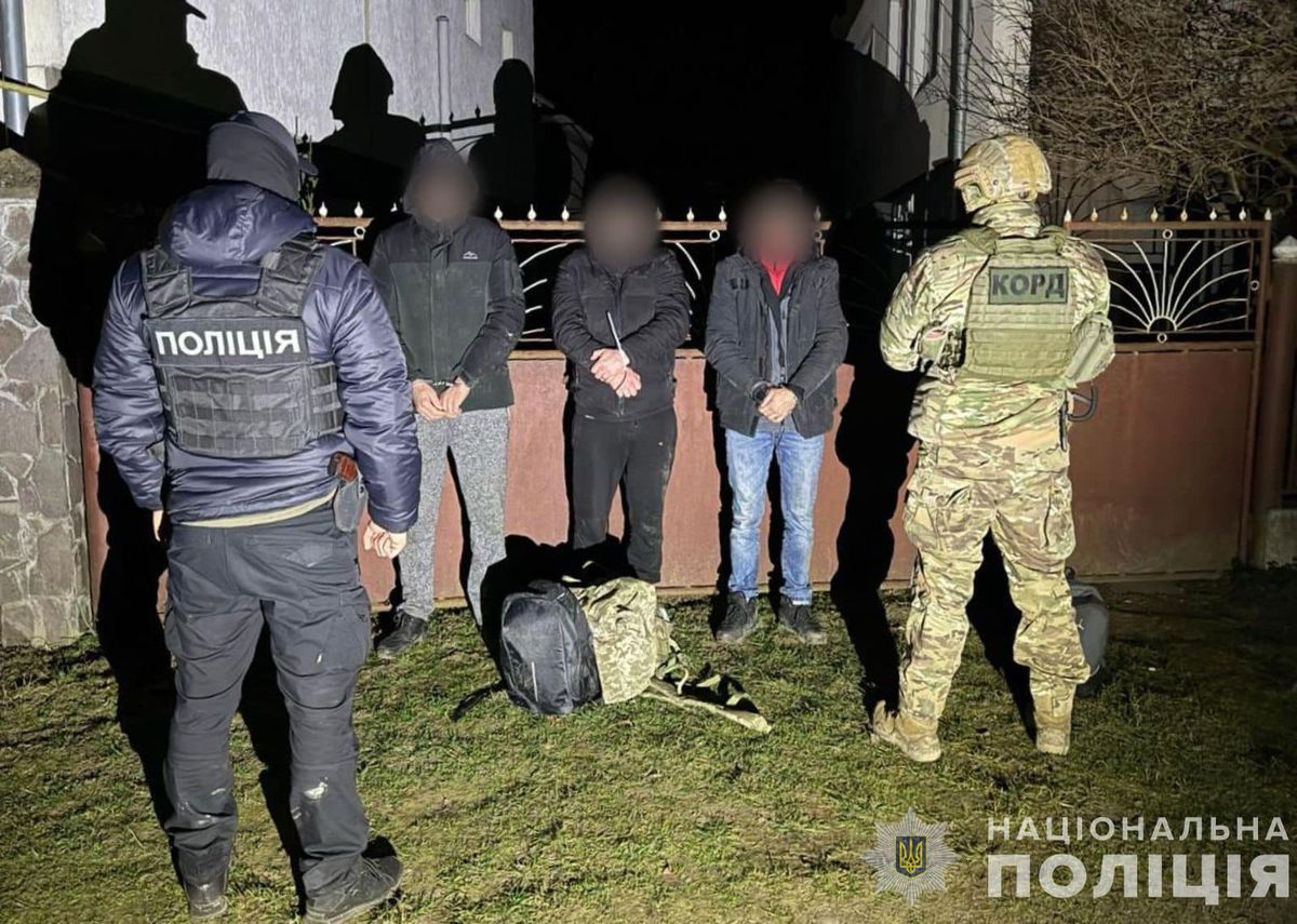 На Закарпатті затримали переправника з човном і чотирма ухилянтами