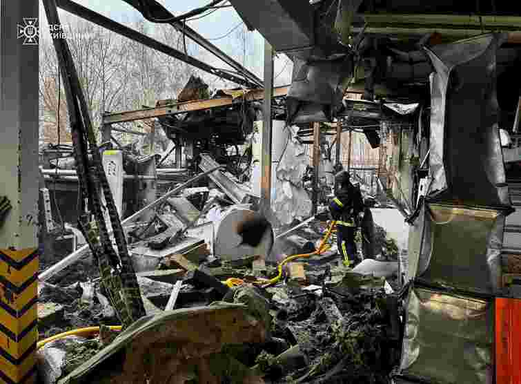 Росіяни вночі атакували Україну балістичними ракетами та сотнею дронів