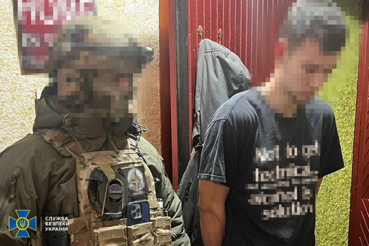 Правоохоронці затримали трьох терористів, які підірвали вибухівку біля ТЦК на Дніпропетровщині