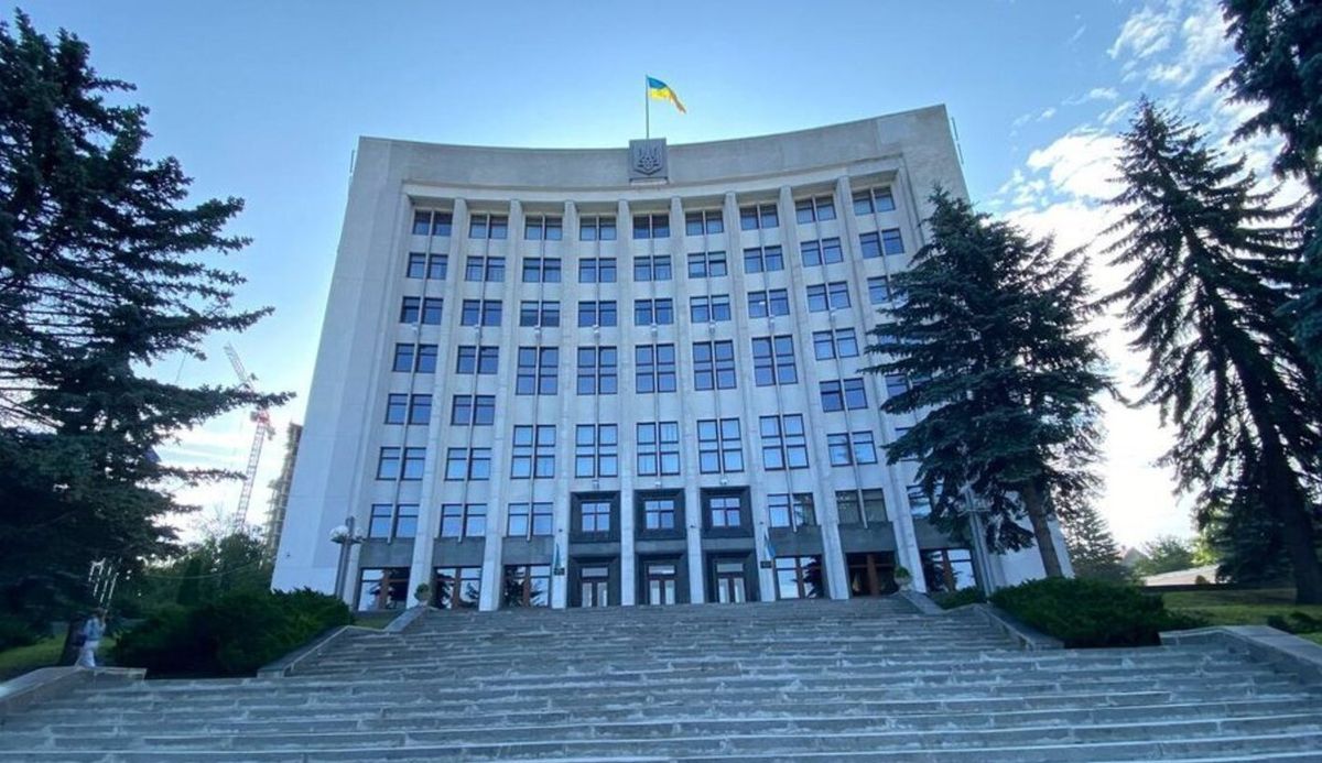 На даху Тернопільської облради за 8 млн грн встановлять сонячні панелі