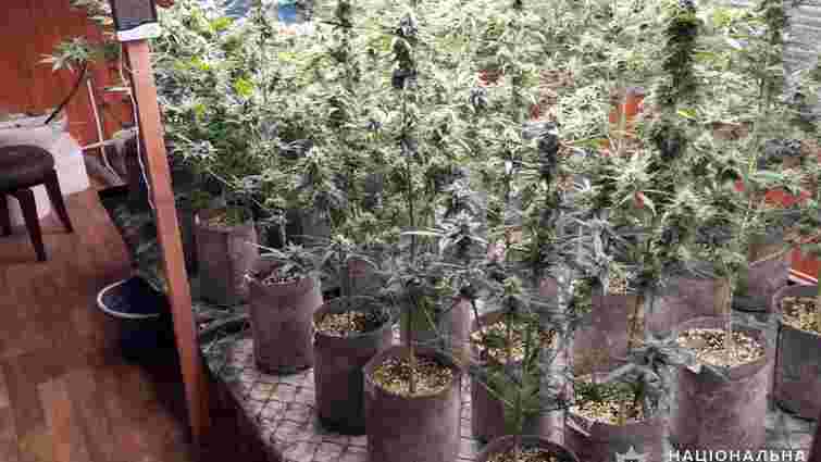 Біля Хмельницького викрили підпільну лабораторію з наркотиками на 14 млн грн Біля Хмельницького викрили підпільну лабораторію з наркотиками на 14 млн грн