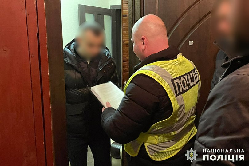 У наркоділків виявили електронні ваги, мобільні телефони, чорнові записи тощо (фото поліції)