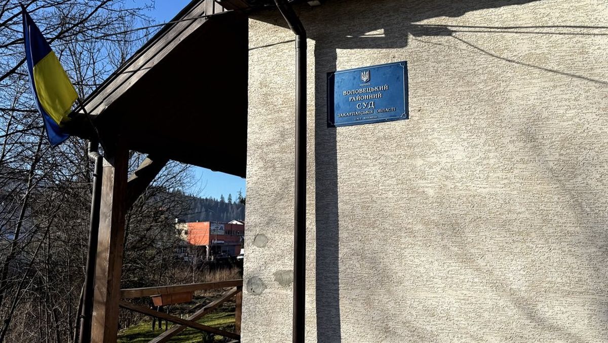 Суд на Закарпатті оголосив вирок трьом ґвалтівникам неповнолітньої дівчини