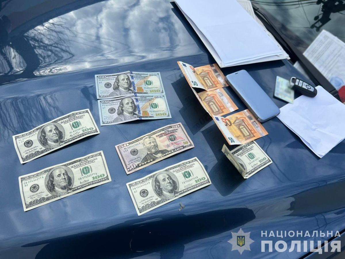 На Прикарпатті працівників сервісних центрів МВС підозрюють у зловживаннях і продажі інформації 