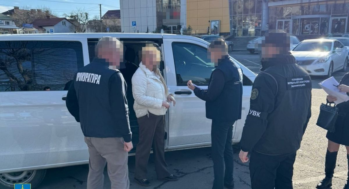 Двох львівських митників спіймали на пропуску контрабанди на мільйони гривень