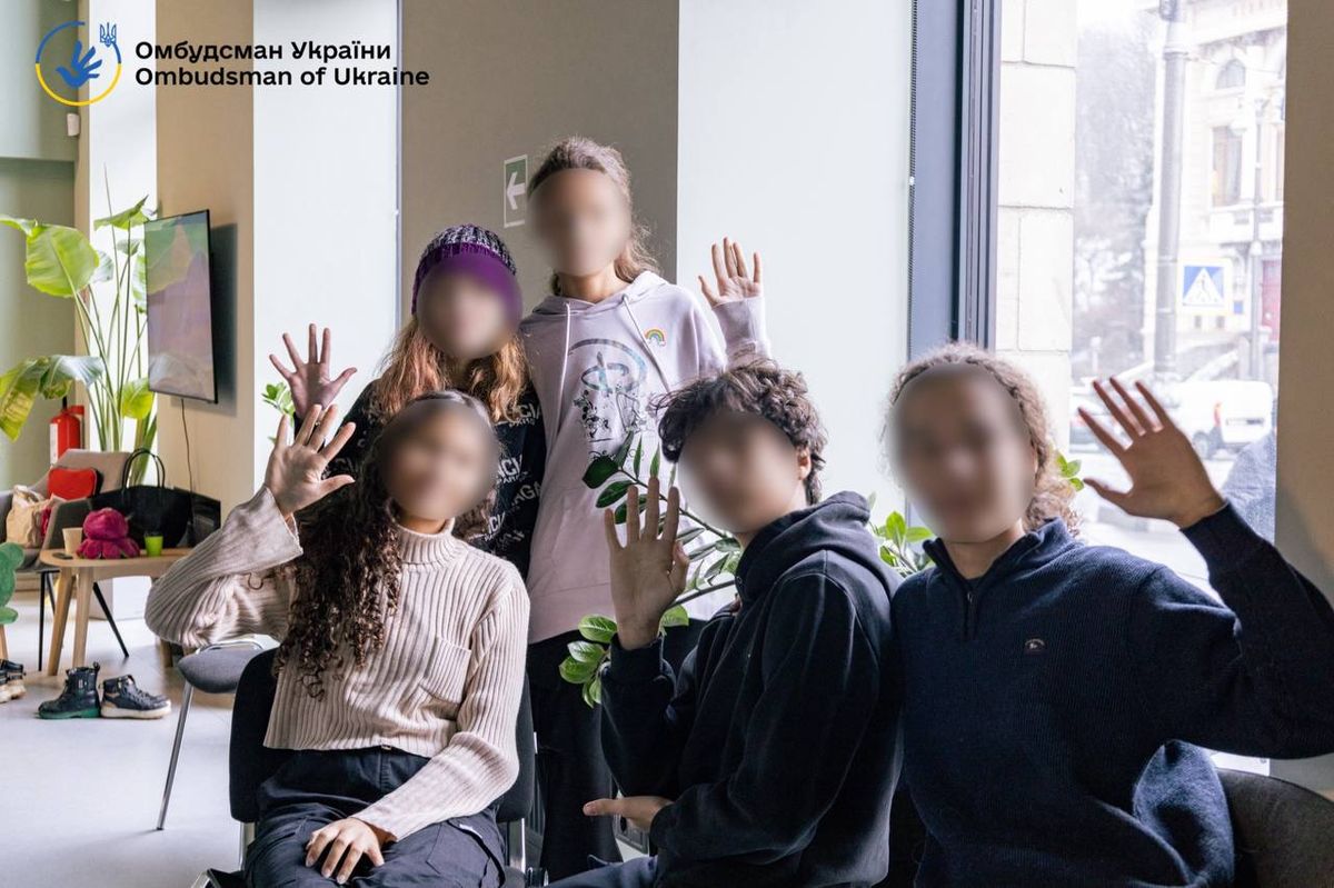 Україна повернула з окупації родину з вісьмома дітьми
