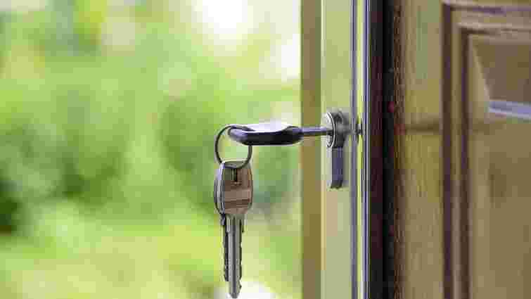 Родина переселенців на Закарпатті першою в Україні отримала субсидію на оренду житла