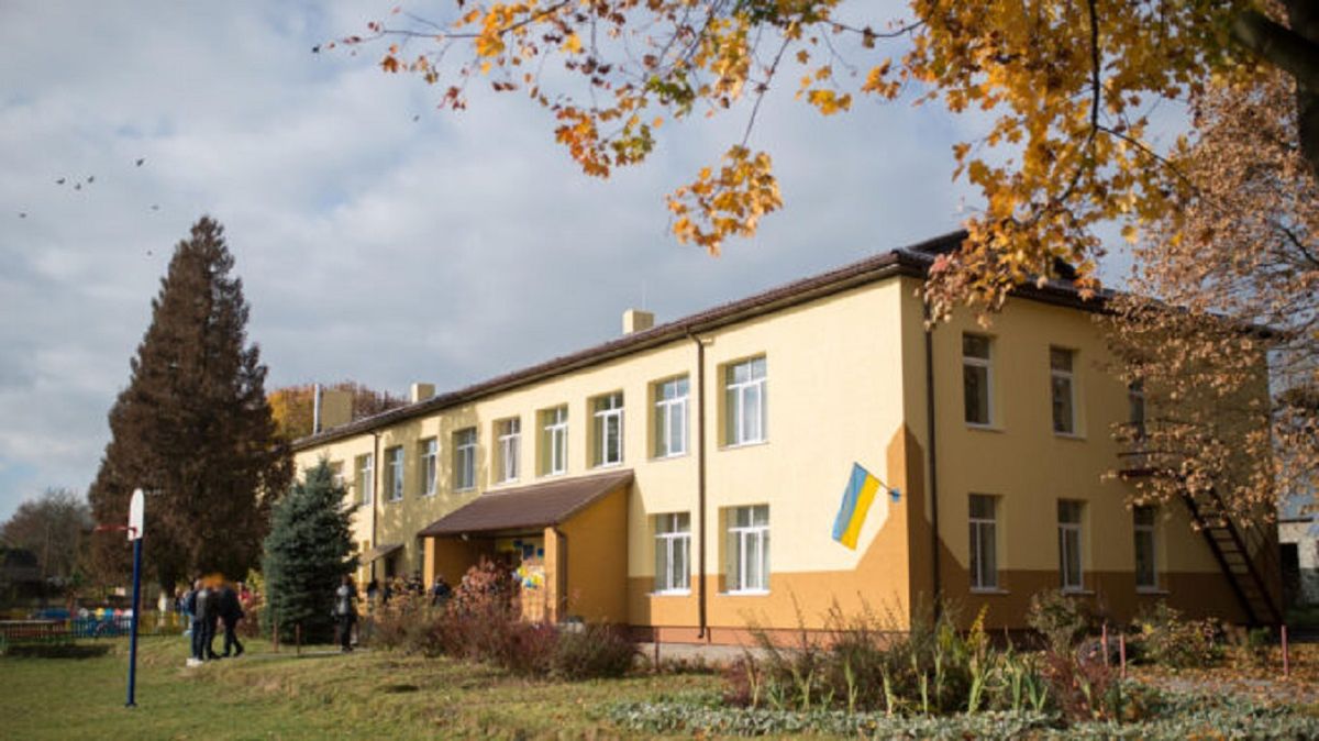 Поліцейський ременем вибивав зізнання в крадіжці у вихованця дитбудинку в Буську