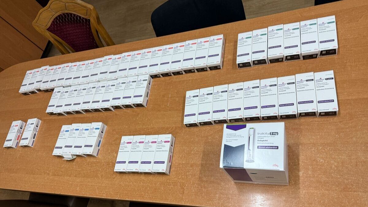 Львівські митники виявили контрабанду ліків з Росії і Нідерландів на 1,7 млн грн
