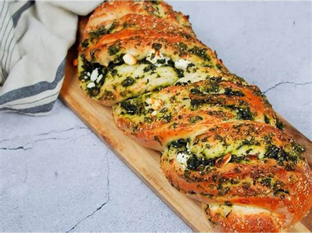Часниковий хліб з кропом. Рецепт дня