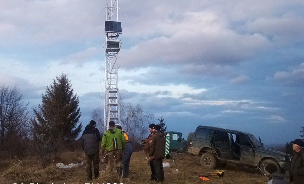 В горах на Буковині встановили вежу для спостереження за незаконними вирубками та джипінгом