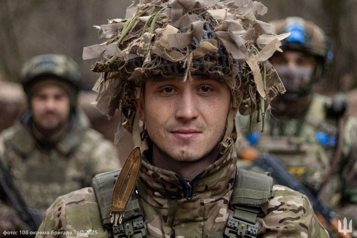 В Україні запустили спецконтракти для добровольців до 25 років